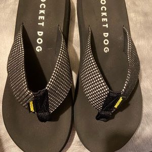 Rocket Dog Spotlight Play Flip Flop